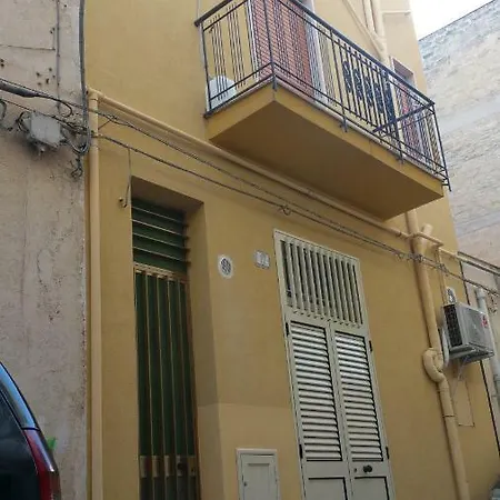 Piazza Repubblica Appartament דירה *